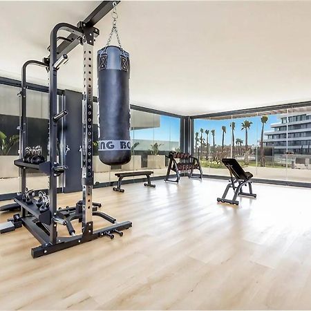 Luxury Complex Beachfront Apartment, Infinity Pool, Sauna, Gym And Large Terrace Torremolinos Kültér fotó