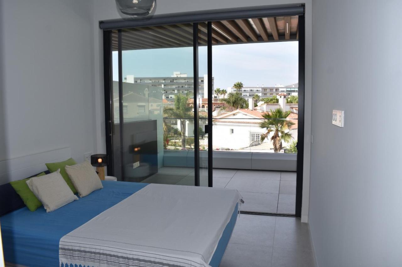 Luxury Complex Beachfront Apartment, Infinity Pool, Sauna, Gym And Large Terrace Torremolinos Kültér fotó