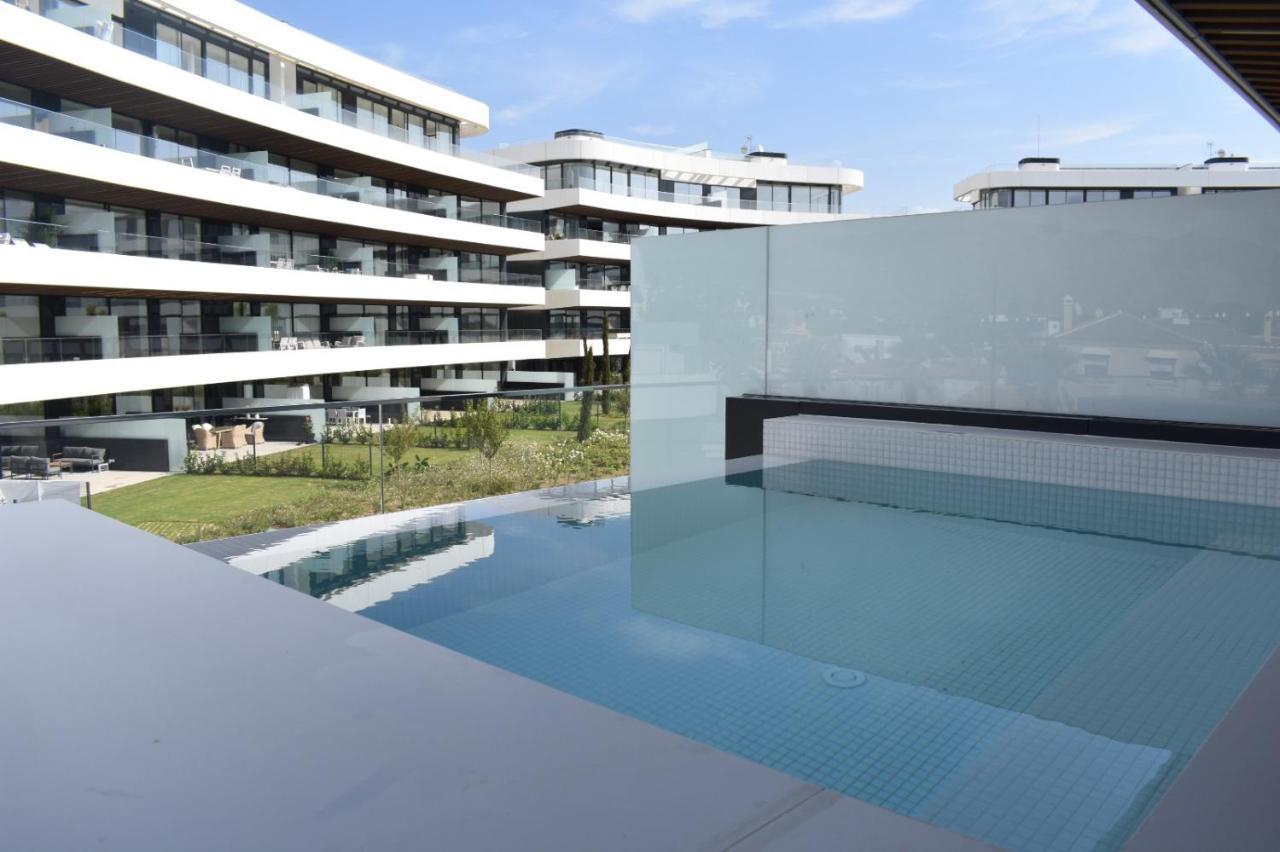 Luxury Complex Beachfront Apartment, Infinity Pool, Sauna, Gym And Large Terrace Torremolinos Kültér fotó