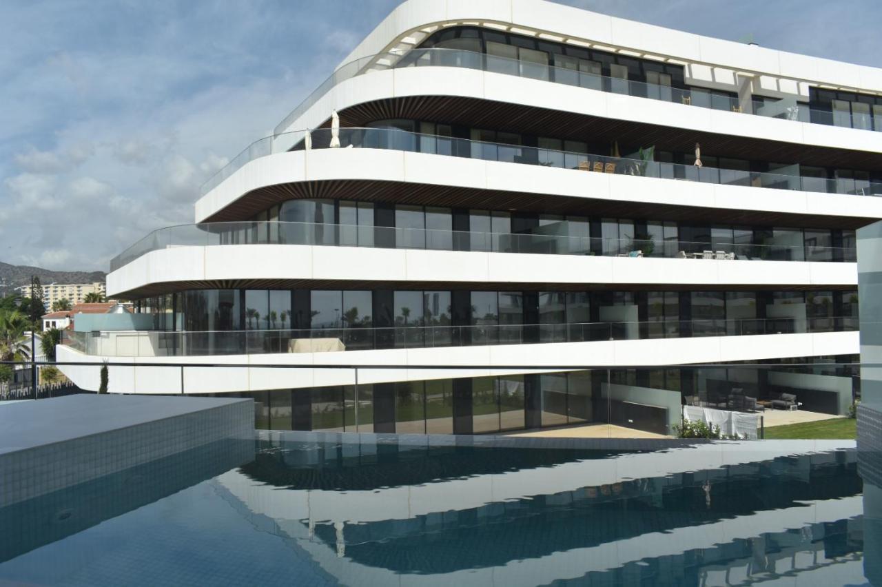 Luxury Complex Beachfront Apartment, Infinity Pool, Sauna, Gym And Large Terrace Torremolinos Kültér fotó
