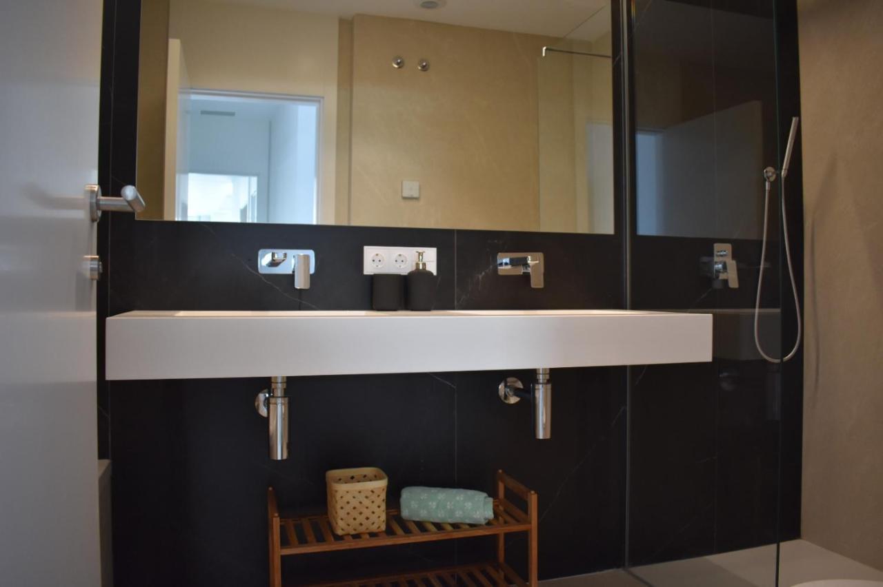 Luxury Complex Beachfront Apartment, Infinity Pool, Sauna, Gym And Large Terrace Torremolinos Kültér fotó