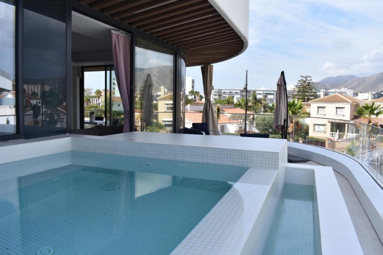 Luxury Complex Beachfront Apartment, Infinity Pool, Sauna, Gym And Large Terrace Torremolinos Kültér fotó