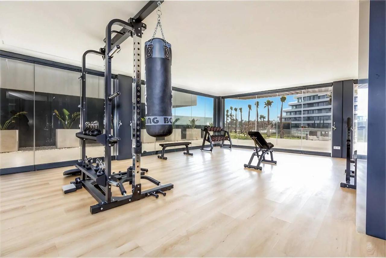 Luxury Complex Beachfront Apartment, Infinity Pool, Sauna, Gym And Large Terrace Torremolinos Kültér fotó