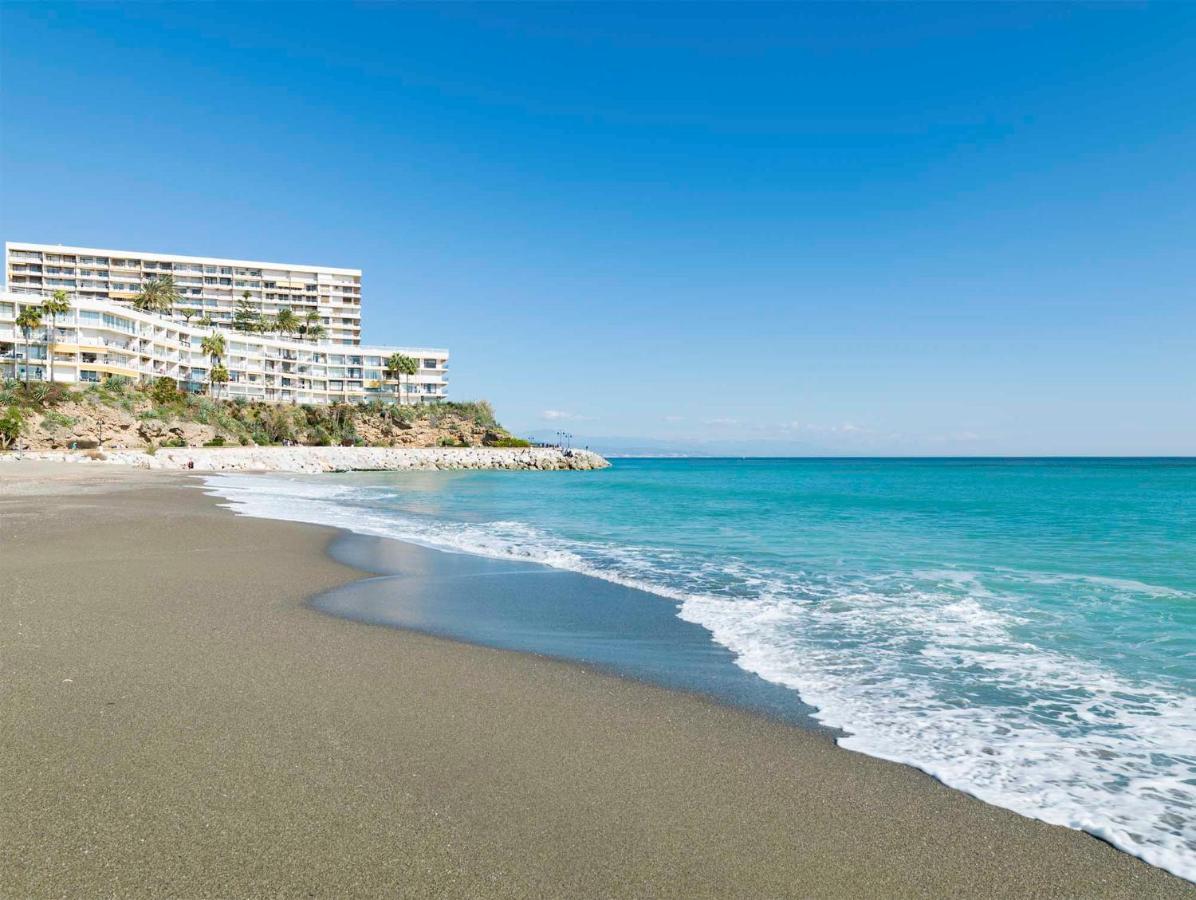 Luxury Complex Beachfront Apartment, Infinity Pool, Sauna, Gym And Large Terrace Torremolinos Kültér fotó